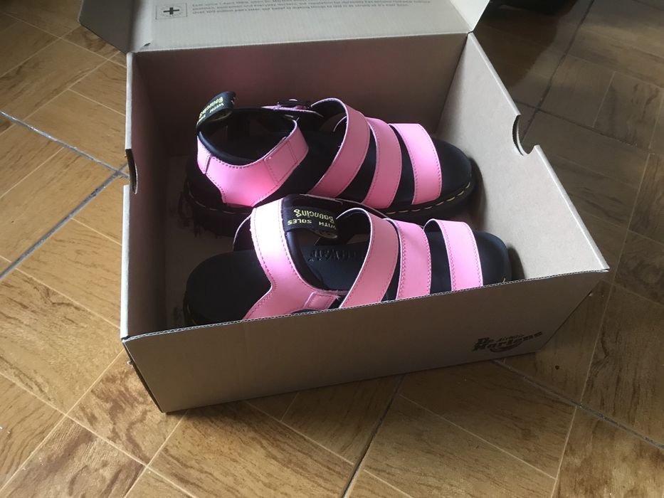 Sandalias Dr Martens cor de rosa, modelo Blaire