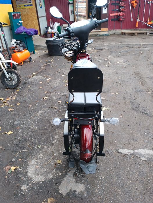 Электроскутер Yadea EM 219-A красный