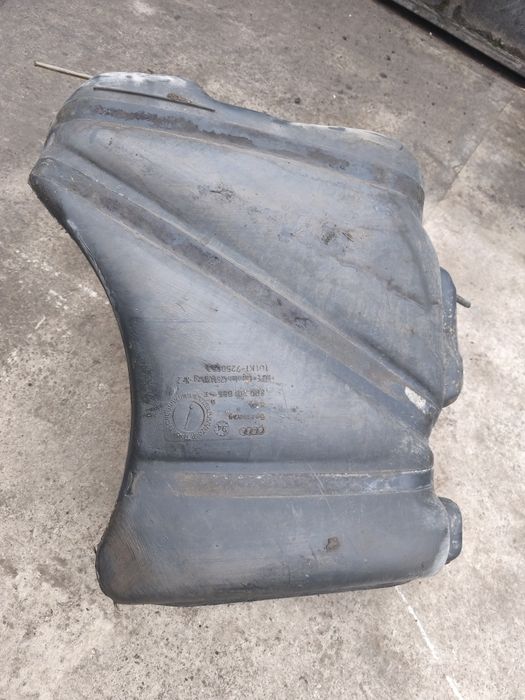 Продам бензобак на audi a4 b5