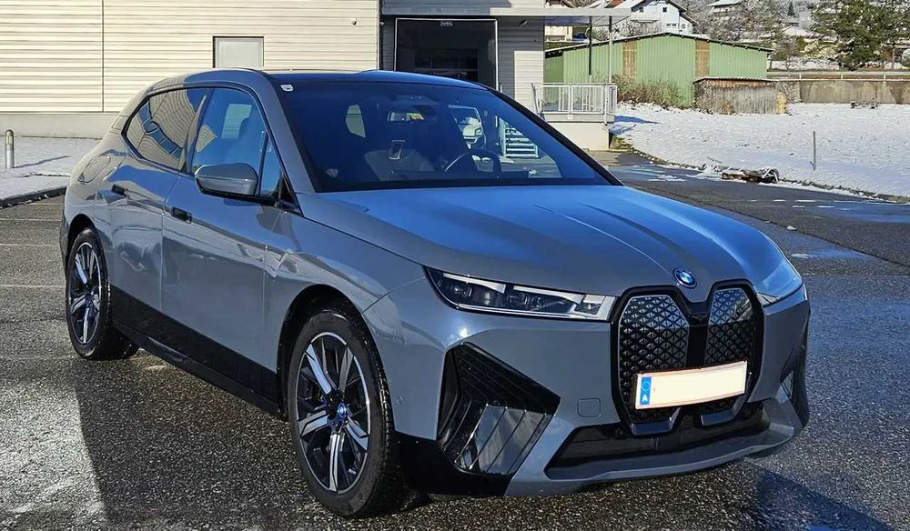 Бампер BMW IX б/у автозапчастини