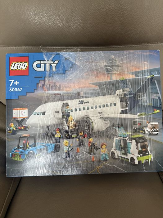 Lego пасажирський літак