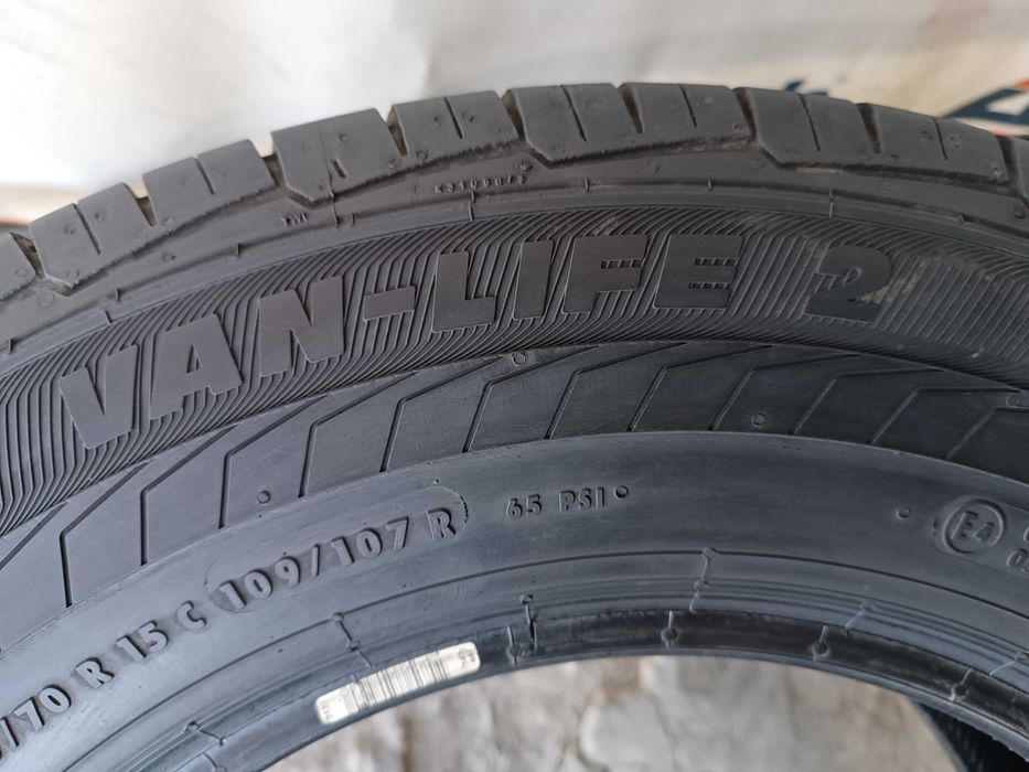 Літні шини 215/70 R15C  Semperit van-life 2