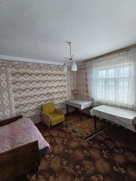 м. Тульчин Продається просторий 4-кімнатний будинок з ділянкою біля школи!