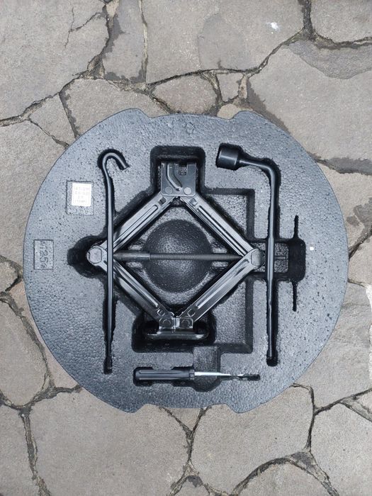 Докатка, комплект інструментів, домкрат Hyundai Elantra HD (2006-2010)