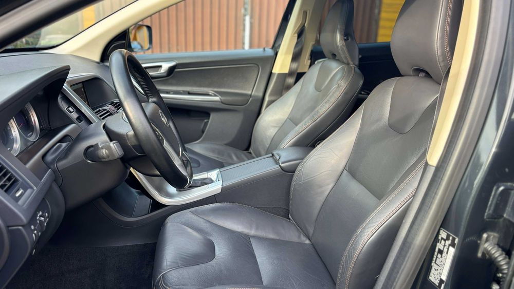 Volvo xc60 3.0.  300 km