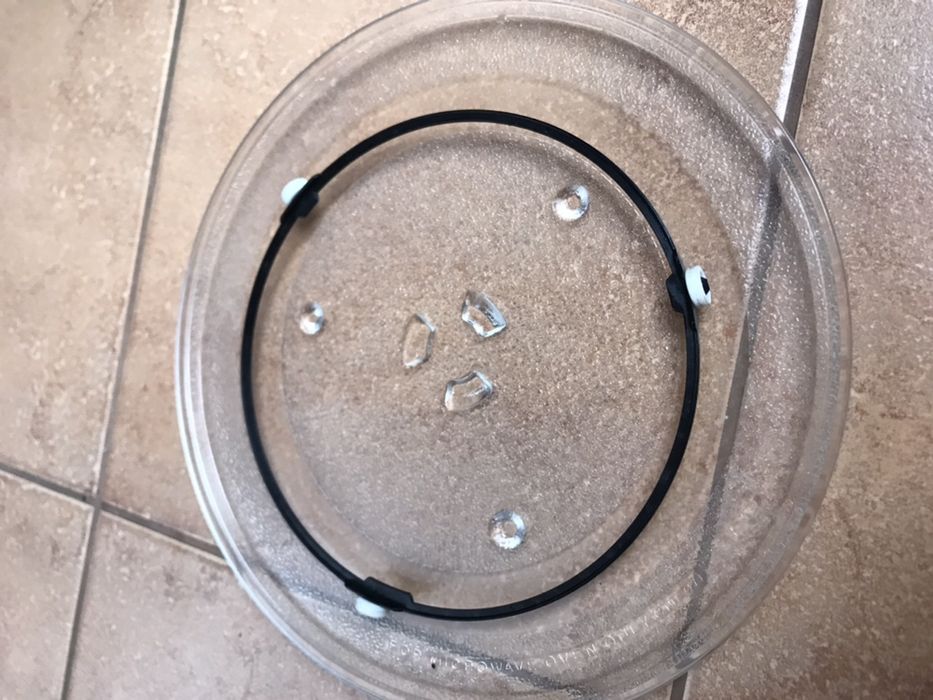 Szklany talerz z prowadnicą i rusztem do mikrofali