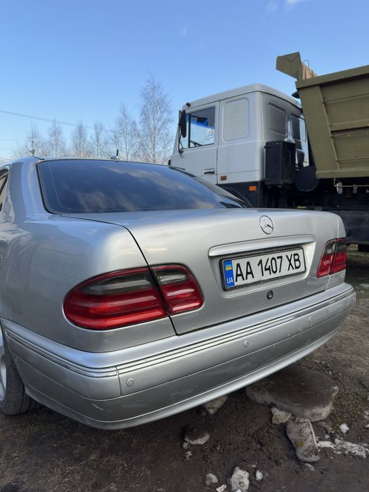Mercedes w210 4.3  2001 рік