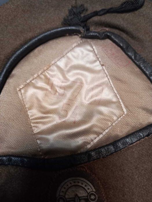 Beret słuchacza studium wojskowego orzeł gumowy khaki LWP PRL
