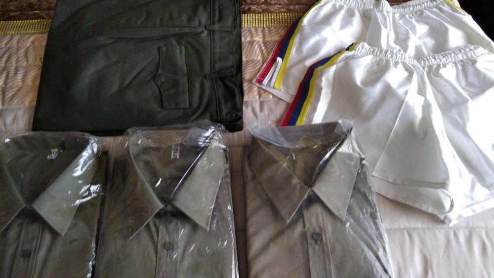 Camisas, calça e calções de tropa