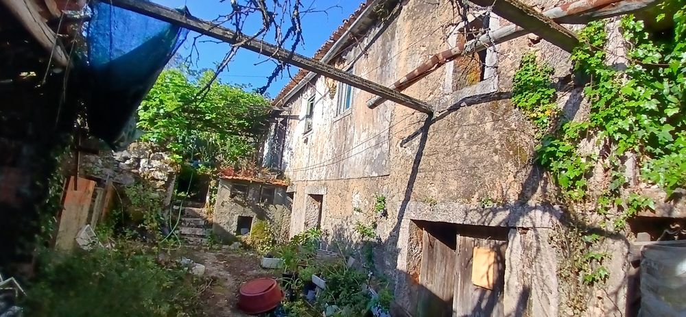 Moradia em pedra para restaurar