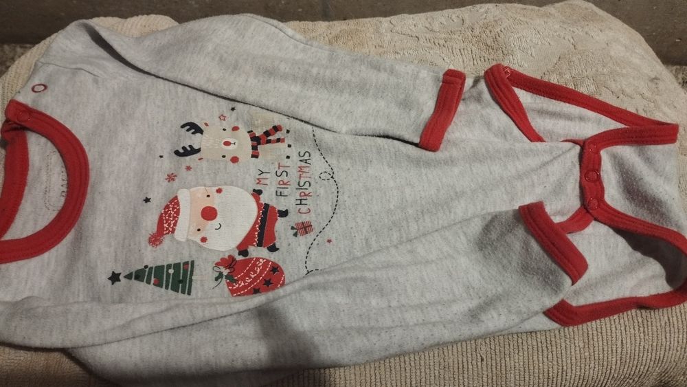 Подарую пакет речей для дівчинки від 3 міс