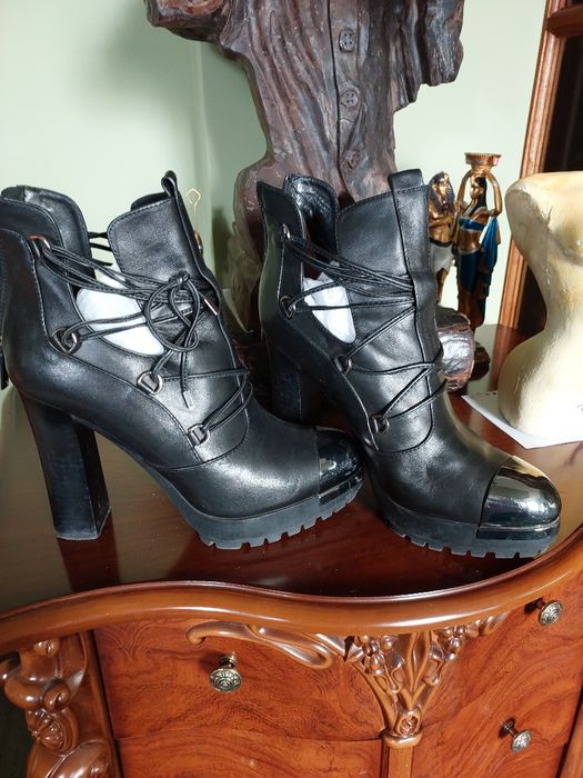 Женская обувь  практически новая