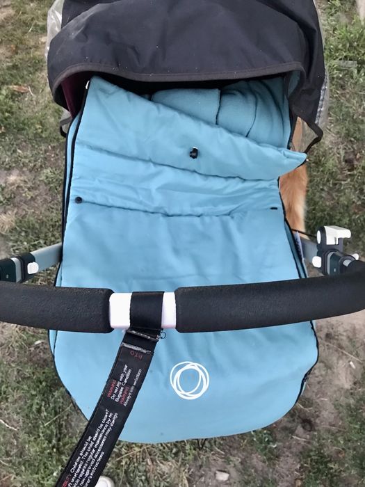Каляска Bugaboo в доброму стані, в подарунок столик для годування теж в доброму стані