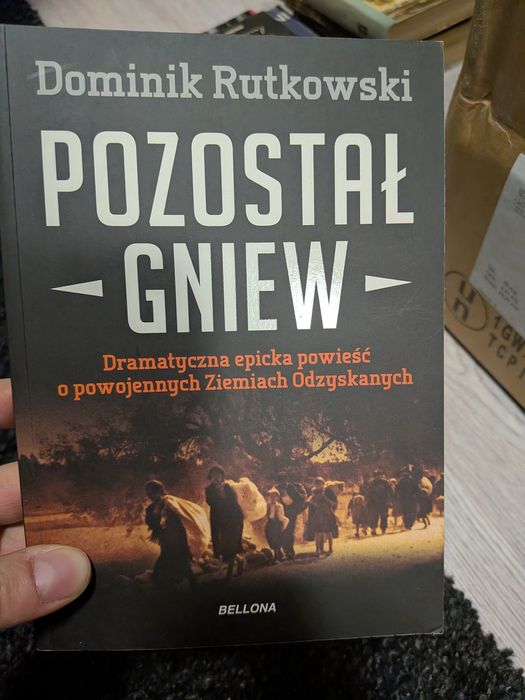Pozostał gniew - książka historyczna