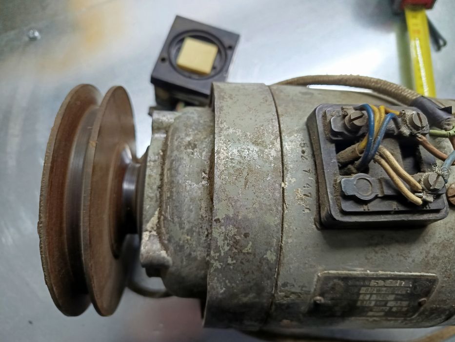 Silnik elektryczny jednofazowy 230v włącznik koło dwupasowe