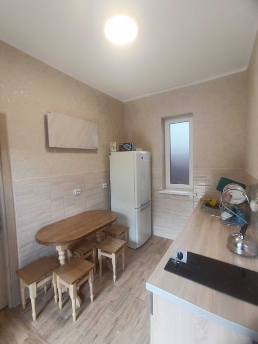 КІМНАТИ:СУЧАСНІ АПАРТАМЕНТИ у новобудові+класичний маленький будиночок