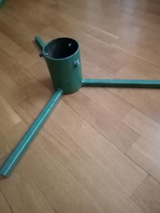 Подставка тренога для большой  ёлки металлическая