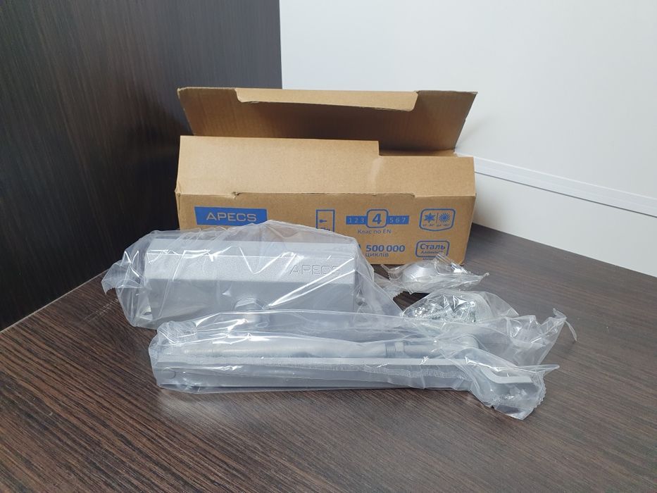 Доводчик дверний Apecs DC-20.4/1050/85-A2-SL