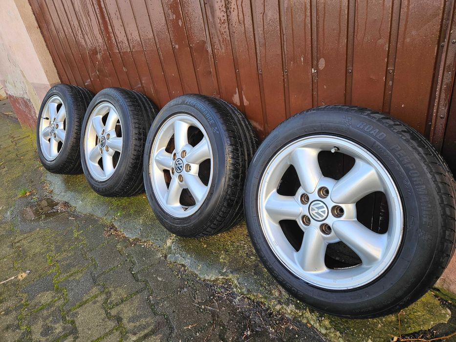 Felgi aluminiowe VW + opony letnie Kormoran 205/55 R16 – komplet