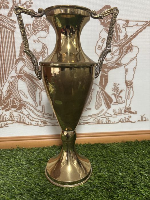 Jarra em latão com 32cm