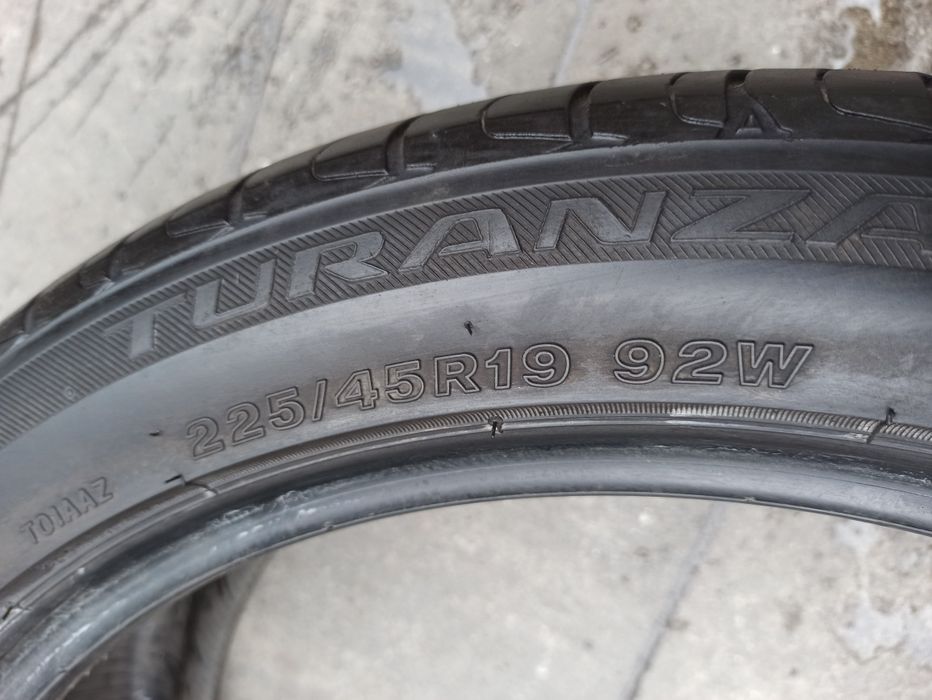 Продам ОДНО колесо 225/45 R19 Bridgestone Turanza T001