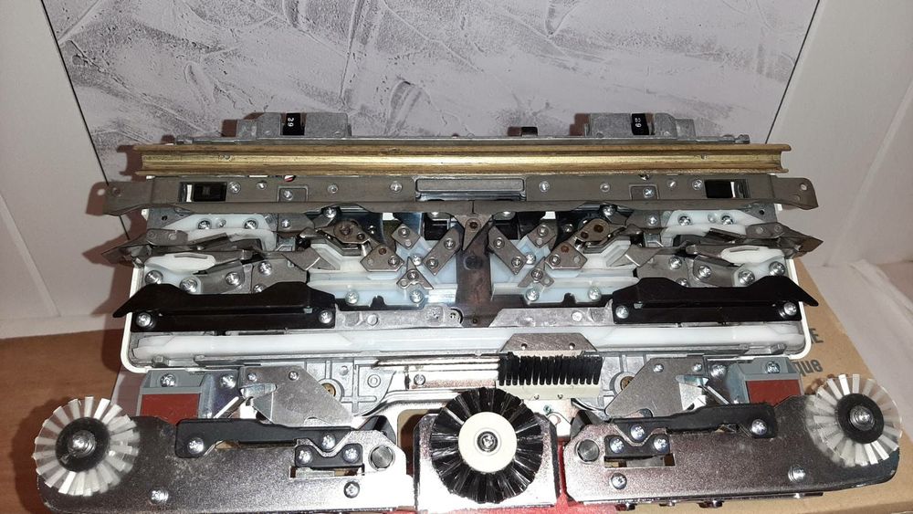 Ажурна каретка Silver Reed LC580 до в'язальної машини Silver-Reed 840