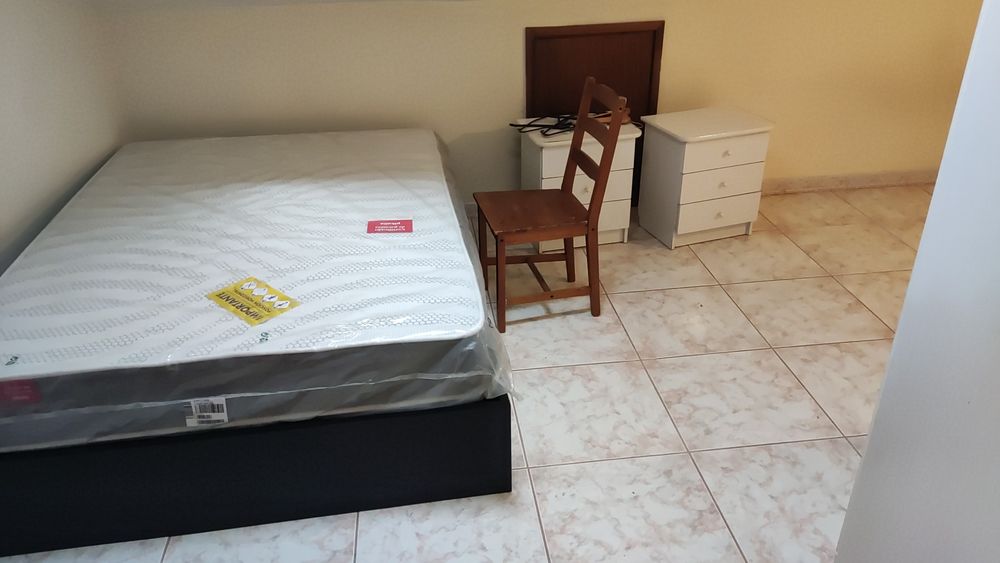 Cama completa( colchão e estrado)