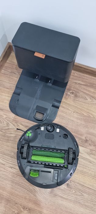 iRobot Roomba j7+ – Robot Odkurzający z Stacją Opróżniającą