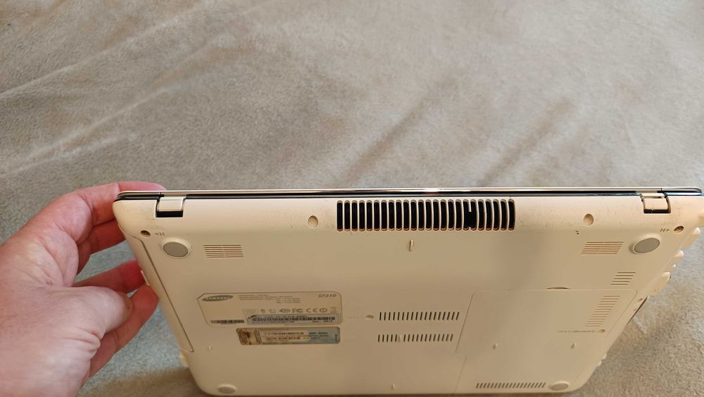 Laptop Samsung SF310, 4 GB RAM, HDD 1T