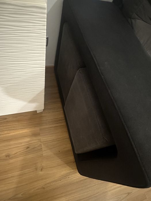 Sofá com chaise longue e 2 puffs