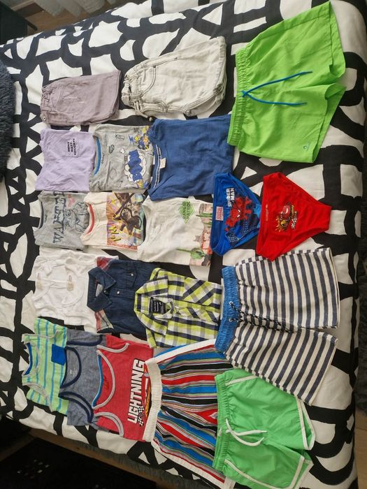 T-shirt e calcoes 5/6 anos