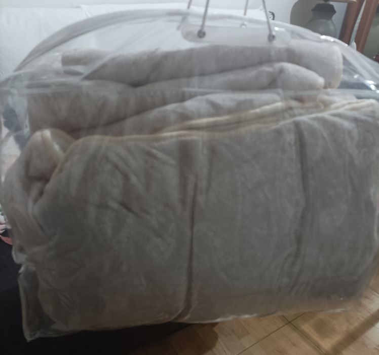 Como Novo - Edredom de Coralina Estampado