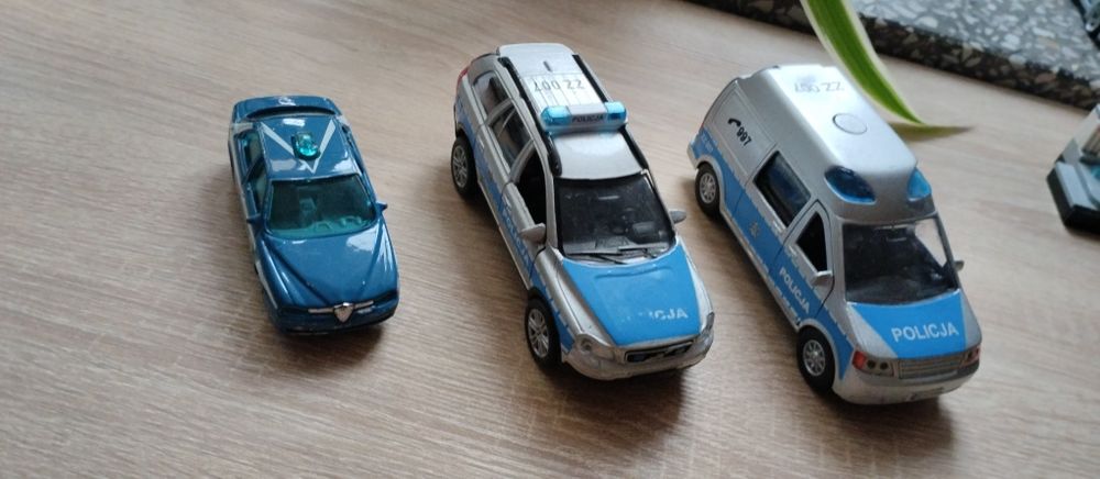 Zestaw samochodów policyjnych metalowe duże