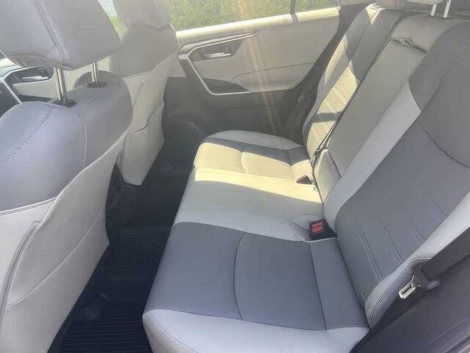 Toyota RAV4 Adventure      2023