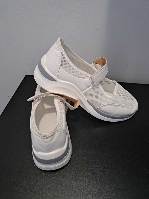 Buty damskie - rozmiar 40
Nowe bez metki