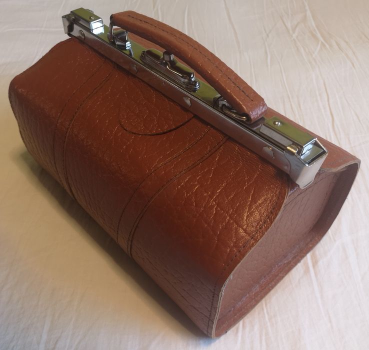 Skórzana torba lekarska z metką kuferek lekarski oryginał vintage PRL