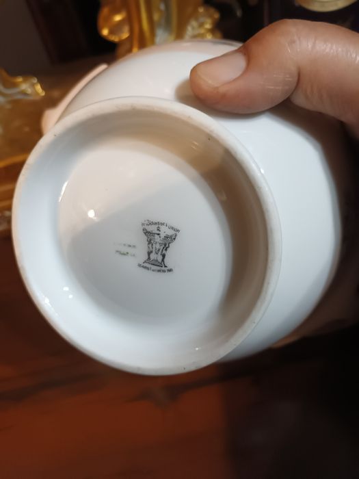 Belíssima peça porcelana europeia