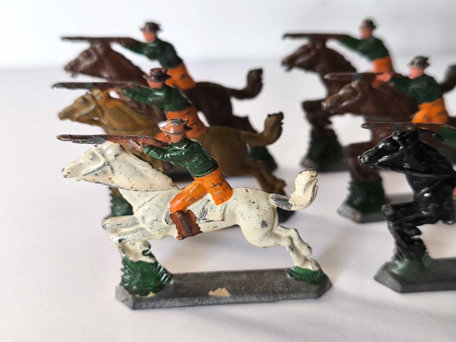 9 Soldados / Bonecos Chumbo RADAR ? - 4cm - Soldadinho a Cavalo
