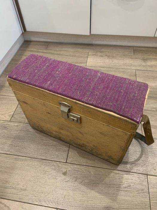 Ящик рибацький б/в (з вудками, рукавицями та шумовкою)