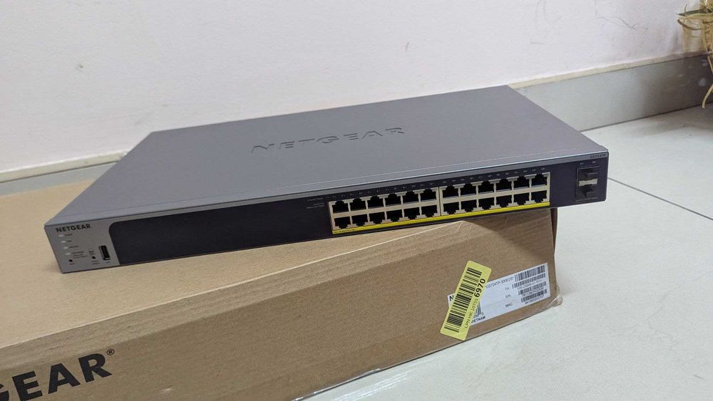 Комутатор NETGEAR GS724TP-300EUS — 24xGE PoE + 2xSFP, керований L2