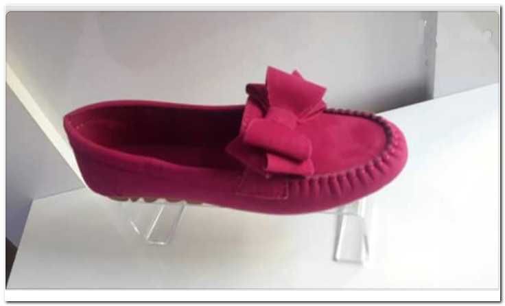 Жіночі мокасини.