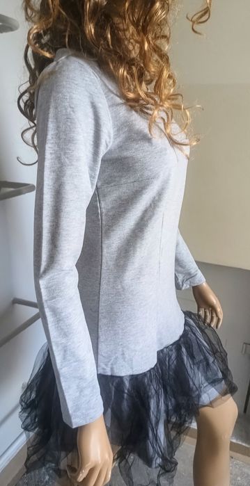 Szara efektowna sukienka z tiulem