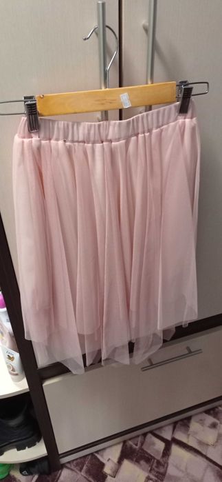 Продам костюм(юбка и футболка)