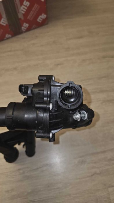 Termostat środka chłodzącego TERMOSTAT CIECZY CHŁODZĄCEJ Mercedes W205