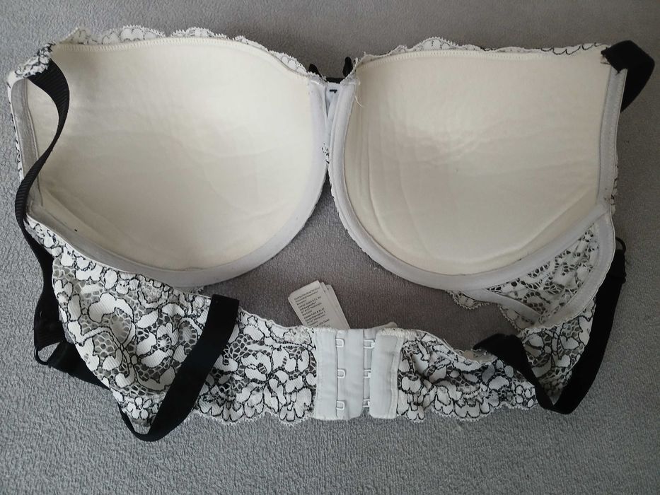 Biustonosz 85  D stan bdb