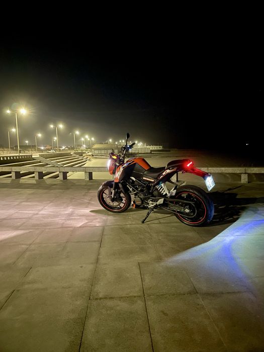 KTM Duke 125 (2012) + Equipamento Premium Completo (Como Novo)