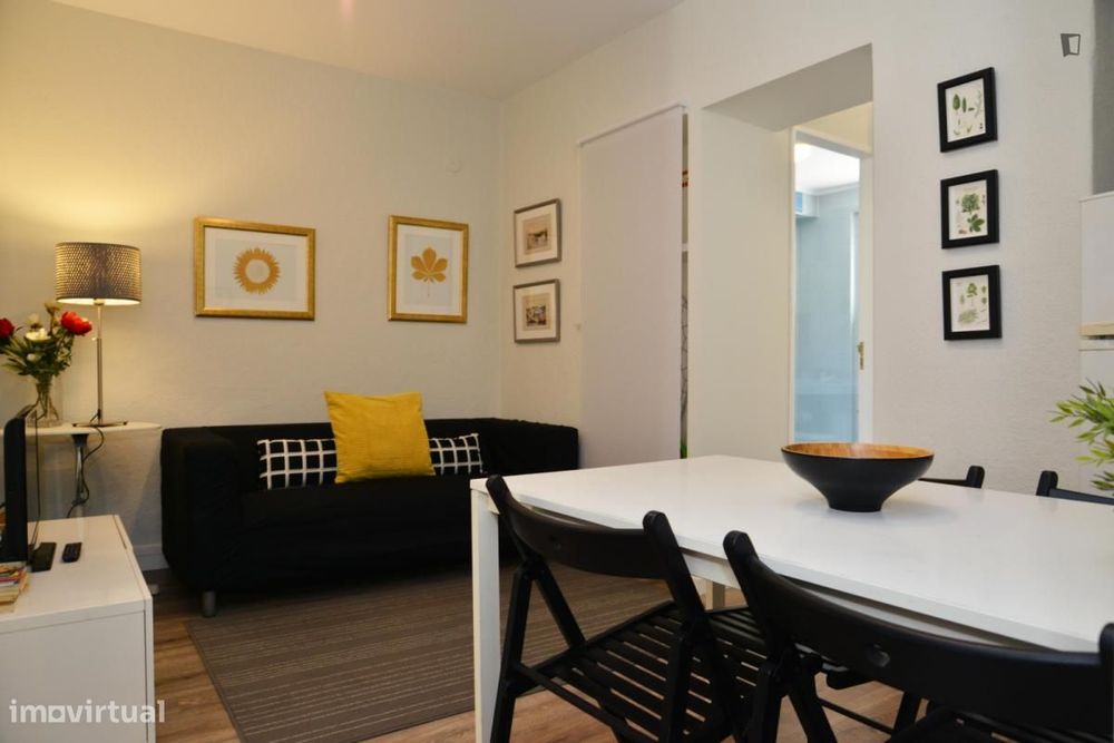 Apartamento com 3 quartos - localizado em Campolide Lisbon