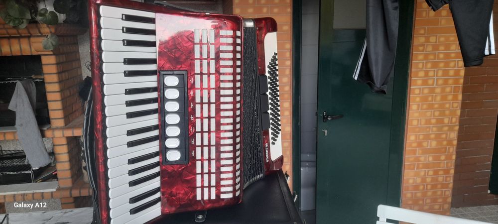 Hohner Student Accordion64354283901058121