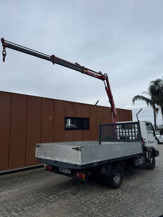 Carrinha Nissan Cabstar com grua