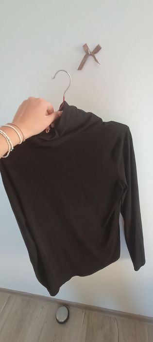 czarny golf z napisem tick tock rozmiar m